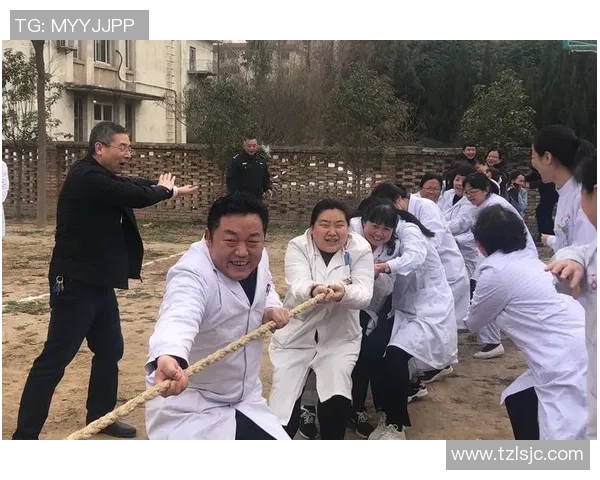 球星炫酷球鞋点燃绿茵赛场展现速度力量与时尚风采